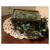 VINTAGE HEAVY ANTIQUE BRASS GLASS TOP STAND WITH IVY 9" X 7 1/2" X 4 3/4" TALL & DOILY - LIVING ROOM