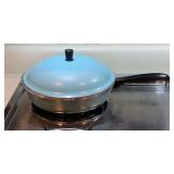 VINTAGE TURQUOISE CLUB ALUMINUM 10" COVERED FRY PAN - KITCHEN