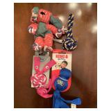4 KONG DOG TOYS (3 NEW) - FOYER
