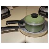 VINTAGE ALMOND CLUB ALUMINUM FRY PAN 10" ROUND & AVOCADO GREEN 7" COVERED SAUCEPAN- KITCHEN