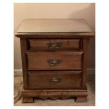 VINTAGE 3 DRAWER SOLID WOOD END TABLE BY KINCAID FURNITURE CO (WITH GLASS TOP) 24" WIDE X 26" TALL X 17 1/2" DEEP ***CONTENTS ON TOP/INSIDE NOT INCLUDED ***SPECIAL PICKUP INSTRUCTIONS - UP BED 1