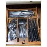 DRAWER FULL OF ASSORTED STEAK KNIVES & FLATWARE - KITCHEN