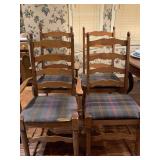 4 WINDSOR LADDER BACK HEAVY WOOD DINING ROOM CHAIRS (2 WITH ARMS) - NEEDS TO BE REUPHOLSTERED - DINETTE