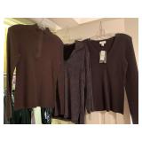 7 SIZE MEDIUM LADIES TOPS (3 NEW W/ TAGS) & 1 LADIES DRESS - UP BED 2 CLOSET
