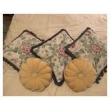 3 VINTAGE FLORAL THROW PILLOWS & 2 VINTAGE VELVET ROUND PILLOWS - UP BED 2