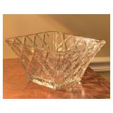 VINTAGE BEAUTIFUL HEAVY MIKASA CRYSTAL DIAMOND FARE 9 1/4" SQUARE X 5 1/4" TALL BOWL FROM THE SPARKLE COLLECTION FULL OF WOODEN APPLES - DEN