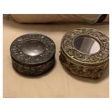 VINTAGE SILVERPLATE ROUND JEWELRY BOX & VINTAGE ART NOUVEAU ROUND JEWELRY BOX - UP BED 2