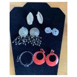 5 PAIR VINTAGE EARRINGS - CHECKOUT