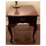 VINTAGE QUEEN ANNE STYLE MAHOGANY SIDE TABLE WITH 1 DRAWER (EXCELLENT CONDITION) 22" WIDE X 26 1/2" DEEP X 24" TALL **DOES NOT INCLUDE CONTENTS IN/ON TOP - SPECIAL PICKUP INSTRUCTIONS - LIVING ROOM