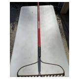 CRAFTSMAN METAL YARD RAKE - GARAGE