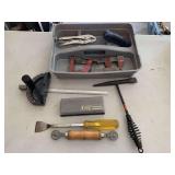 TRAY OF MISC TOOLS TO INCLUDE DIAMOND WHETSTONE BLADE SHARPENER, WELDING CHIPPING HAMMER, PRONTO GASKET SCRAPER & MORE - GARAGE