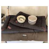 3 DOG BEDS (2 KONG), 2 DOG BOWLS & COLLAR - GARAGE