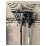 YARD RAKE, SHRUB RAKE - GARAGE