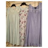 4 LADIES NIGHT GOWNS & 1 BATHROBE (VARIOUS SIZES) - UP HALL BATH
