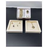 Fashion estate jewelry gift sets, three gift sets, comes in original packaging, see pictures for details.