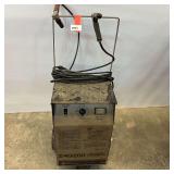 2/40/200 amp fast charger/starter charger, 12 V, working condition unknown, see pictures or details.