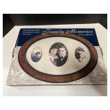 Oval picture frame, still new in the box, see pictures for details.