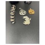 Ladies fashion pendants, see pictures for details.