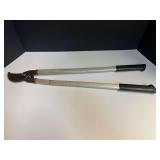 Bypass lopper, see pictures for details.