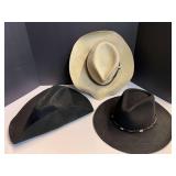 Assorted men’s hats, three pieces, see pictures for details.