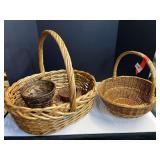Woven basket lot, three baskets, see pictures for details.