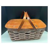 Vintage woven picnic basket, see pictures for details.