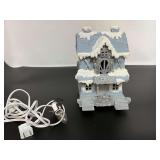 Snowville village collection, “Snowville Sports Shop”, comes with original box, see pictures for details.