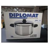 DIPLOMAT 6-QUART STAINLESS STEEL DUTCH OVEN IN ORIGINAL BOX