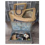 VINTAGE STRAW TOTE BAG WITH VINTAGE SEWING RELATED CONTENTS INCLUDING SINGER BUTTONHOLER