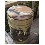 CAMOUFLAGE HUNTING BUCKET WITH SWIVEL CUSHION SEAT TOP
