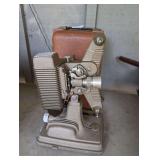 ANTIQUE REVERE CAMERA COMPANY MOVIE PROJECTOR WITH CASE