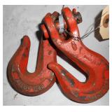 QUANTITY OF ASSORTED HOOKS