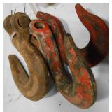 QUANTITY OF ASSORTED HOOKS