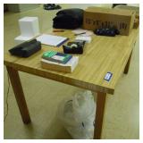 WOODGRAIN LAMINATE TABLE