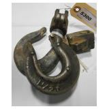 QUANTITY OF ASSORTED HOOKS