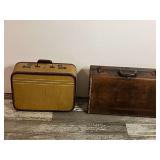 DEN… Vintage hard shell suitcases, with content, see pictures for details.