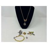 Beautiful ladies fashion estate jewelry to include a dragonfly brooch, hummingbird brooch, a lovely multi gemstone pendant necklace, and more. See pictures for details.