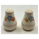 DEN… Vintage pear shaped salt and pepper shakers with floral motif, see pictures for details.