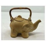 LR… Vintage stoneware elephant tea pot with lid, see pictures for details.