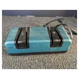 Electric knife sharpener, powers up, see pictures for details.