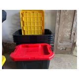 Assorted totes, five pieces, with lids, see pictures for details.