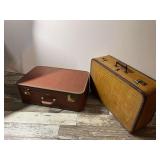 DEN… Vintage hard shell suitcases, two pieces, with content, see pictures for details.