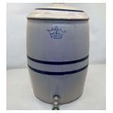 DEN… Antique 4 gallon stoneware water crock, with lid, believed to be Robinson Ramsbottom, see pictures for details.