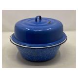 KIT… Vintage enamel metal bowl with lid, see pictures for details