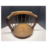 DEN… Vintage Windsor style chair seat, this piece has been removed from the legs, great repurposing project, see pictures for details.