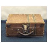 DEN… Mini vintage hardshell suitcase, with content, see pictures for details.