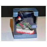 BR3… Santa‘s Best musical ornament, comes in original box, see pictures for details.