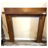 LR… Vintage fireplace mantle, believed to be oak, see pictures for details.