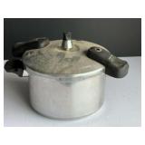 Phillipe Richard 4 qt pressure cooker, see pictures for details.