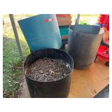 Plastic barrel drums with soil, also includes Autopilot digital pH controller, working condition unknown, see pictures for details.